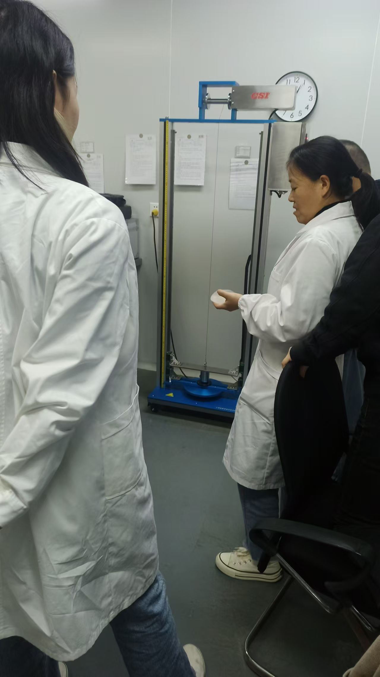 无源外科植入物抗冲击试验机：上海程斯与上海XX整形制品有限公司合作上门培训