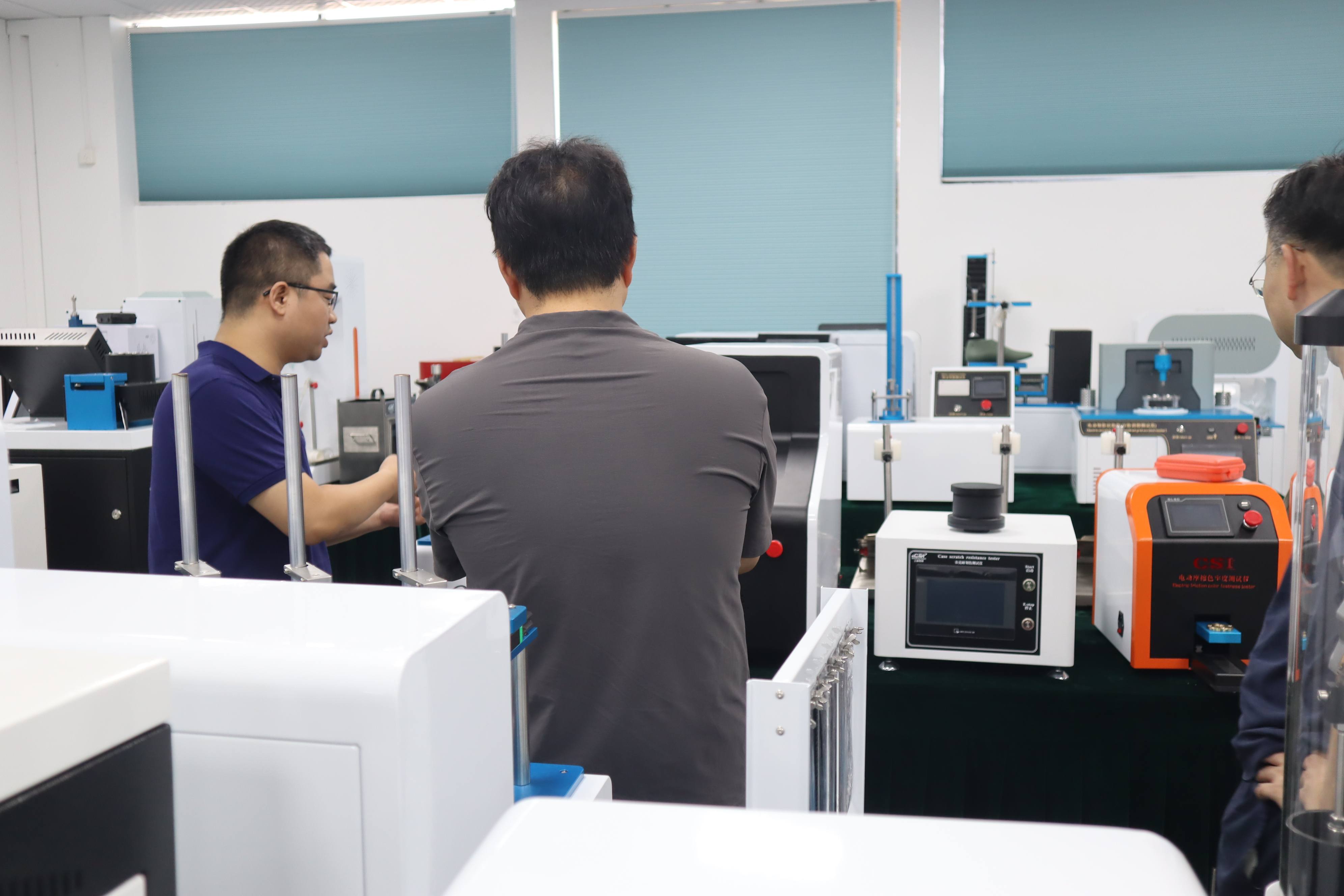 中国XX集团有限公司到访上海程斯参观考察设备