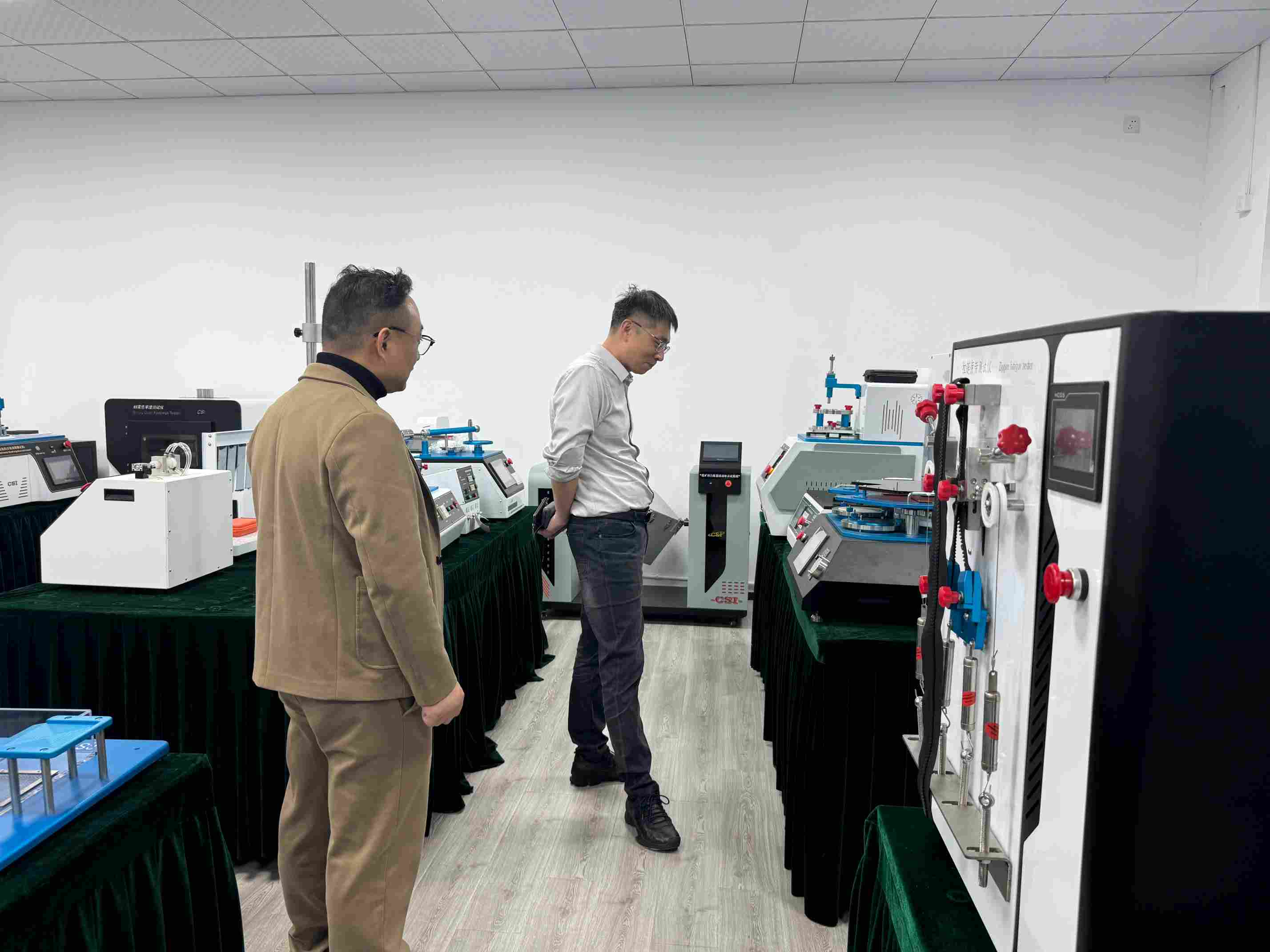 山东大学博士生导师莅临上海程斯考察交流，给予我们建议和发展方向